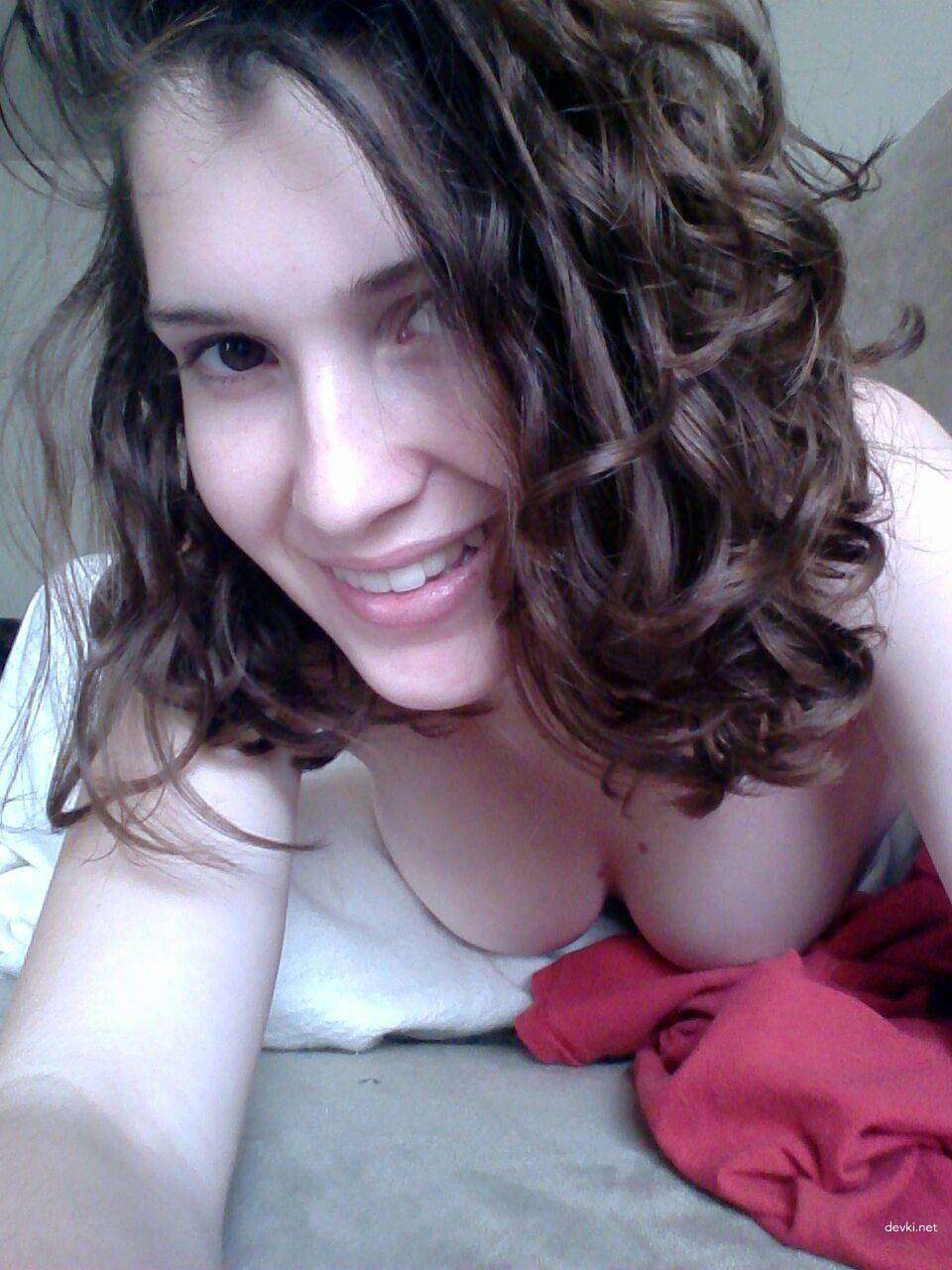 Amateur Girl's Explicit Home Selfie - Naughty Young Woman Showing Off in Private Setting