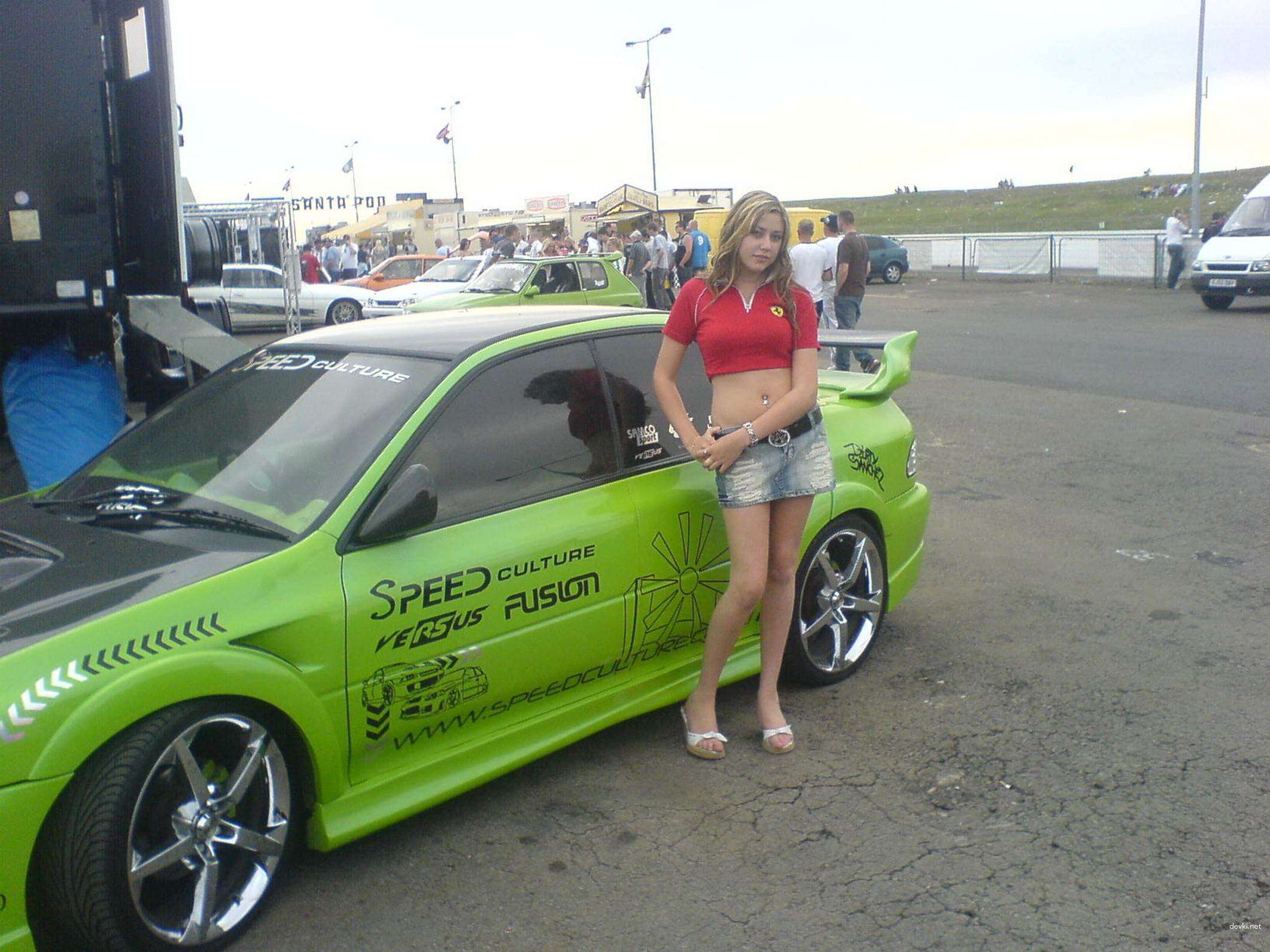 Naked babe deepthroats fat cock in mouth