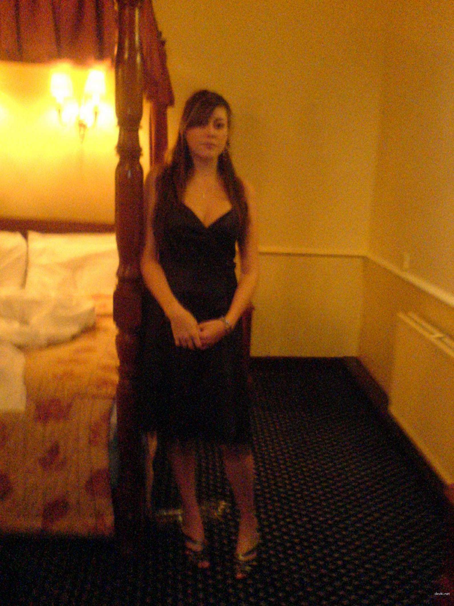 Naked babe deepthroats fat cock in mouth