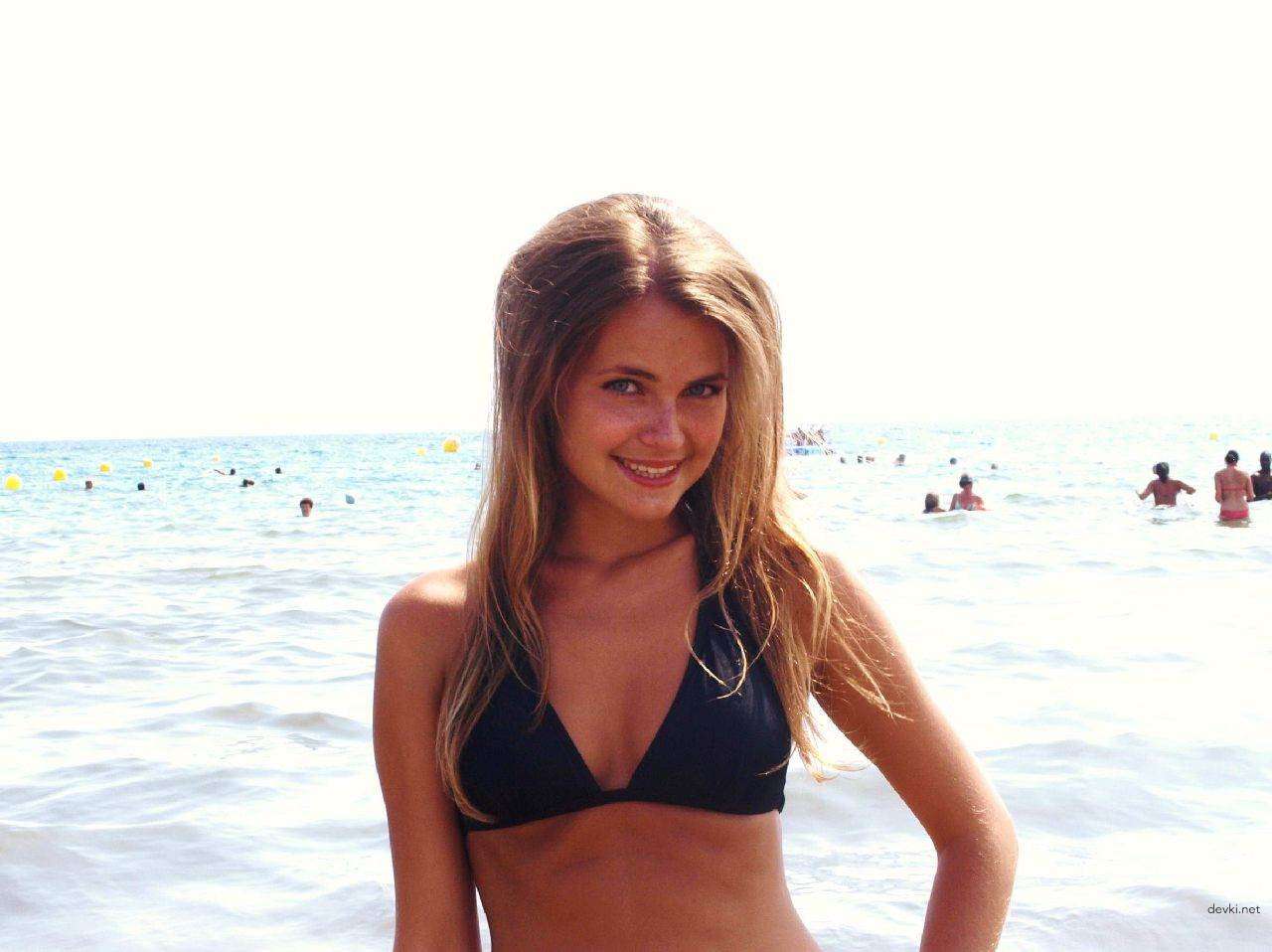 Private Nude Vacation Photo of Amateur Girl - XXX Explicit Content!