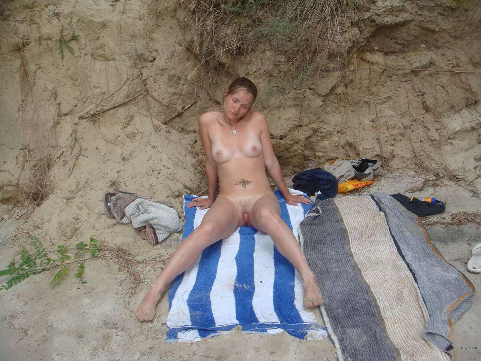 Private Nude Nudist Girl Exposed in Explicit Homemade Porn Pic