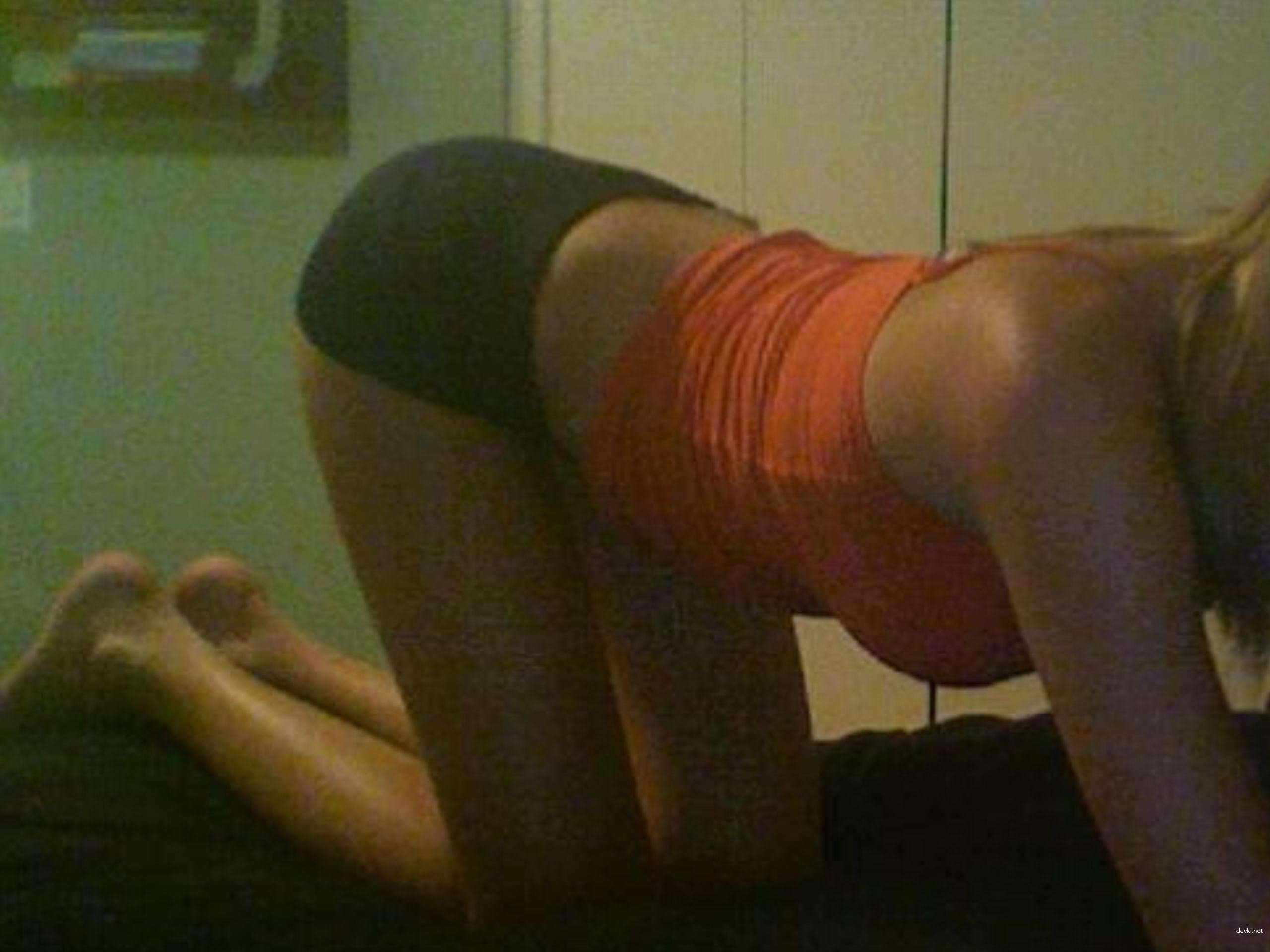 Explicit Amateur Photos: Sexy Girl Loves Showing Herself Naked