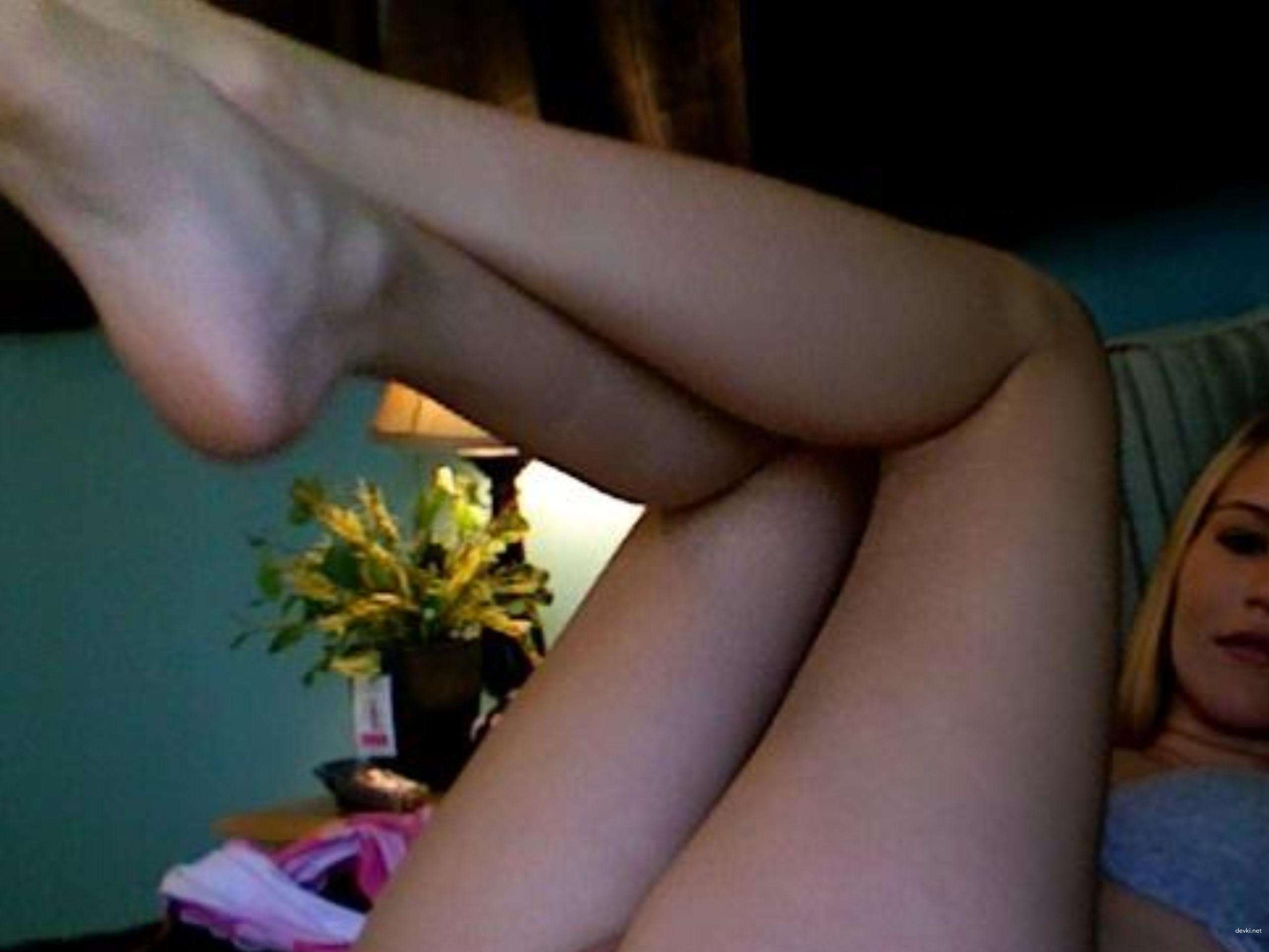 Explicit Amateur Photos: Sexy Girl Loves Showing Herself Naked