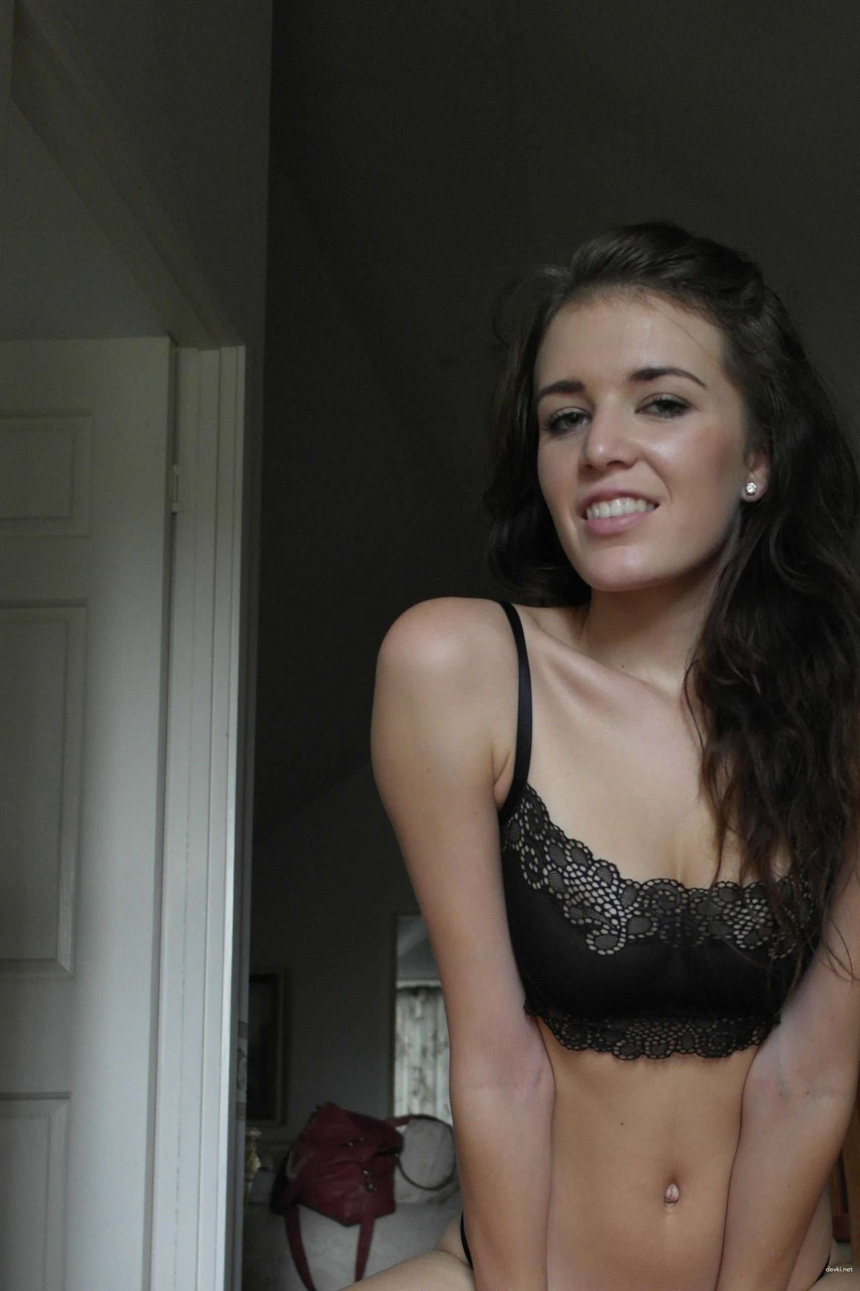 Explicit Personal Photos of Gorgeous Amateur Girl - Hot and Uncensored Selfies