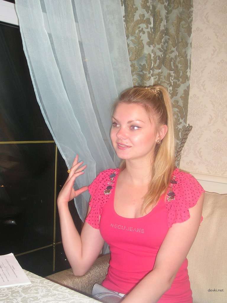 Amateur Erotic Photos of Cute Girl - Explicit Homemade Nudes