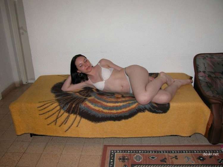 Kinky Slut Gets Wild and Dirty in XXX Photo Shoot