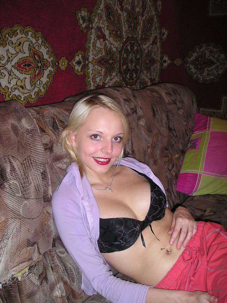 Explicit Personal Photos of Slim Blonde Amateur - Hot and Uncensored!