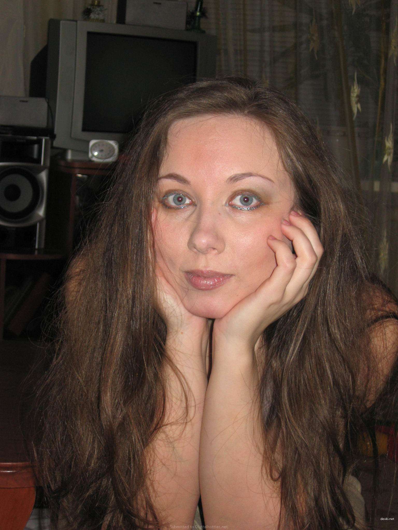 Russian Homemade Porn: Sexy Girl's Explicit Sex Tape