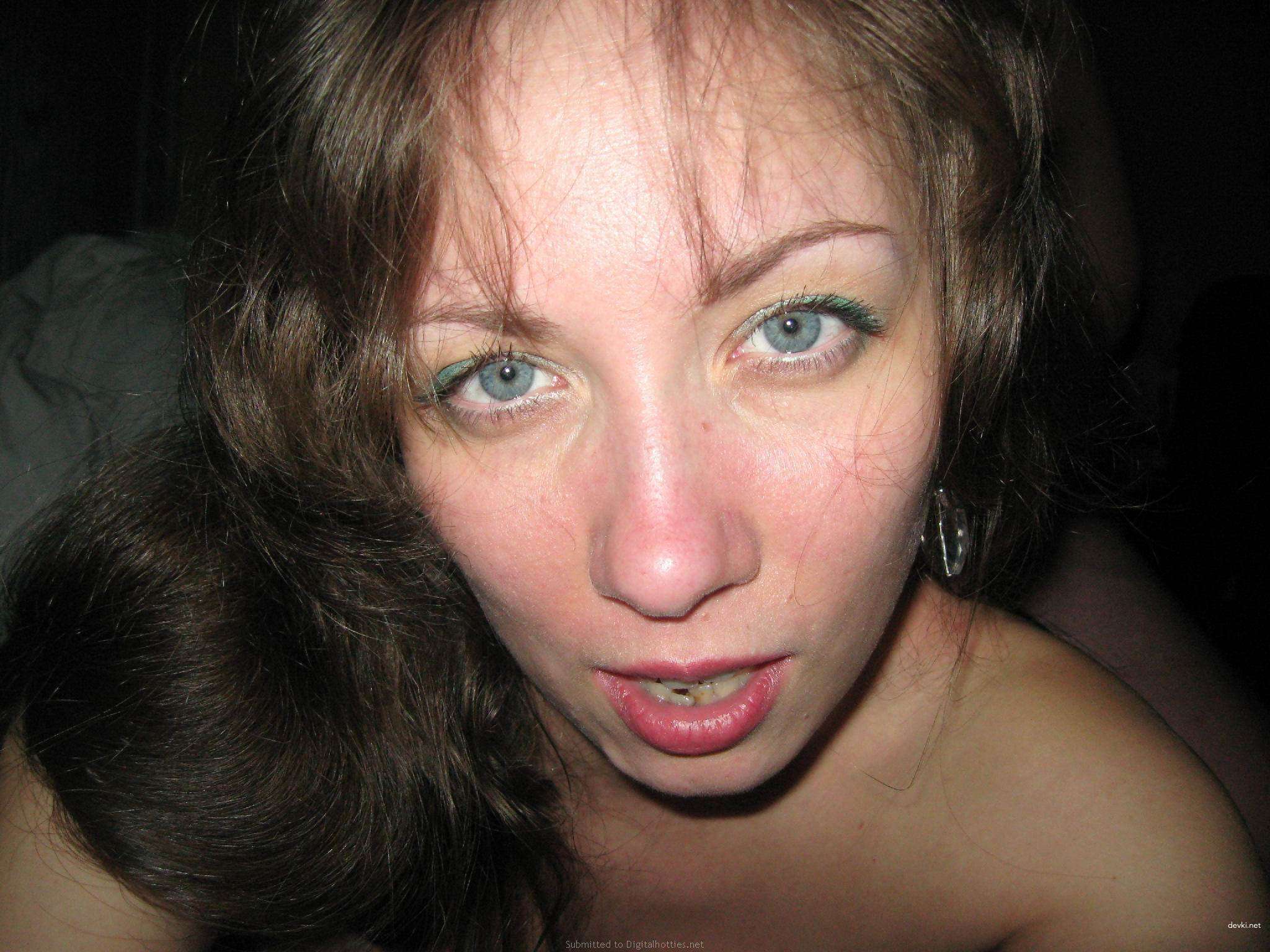 Russian Homemade Porn: Sexy Girl's Explicit Sex Tape
