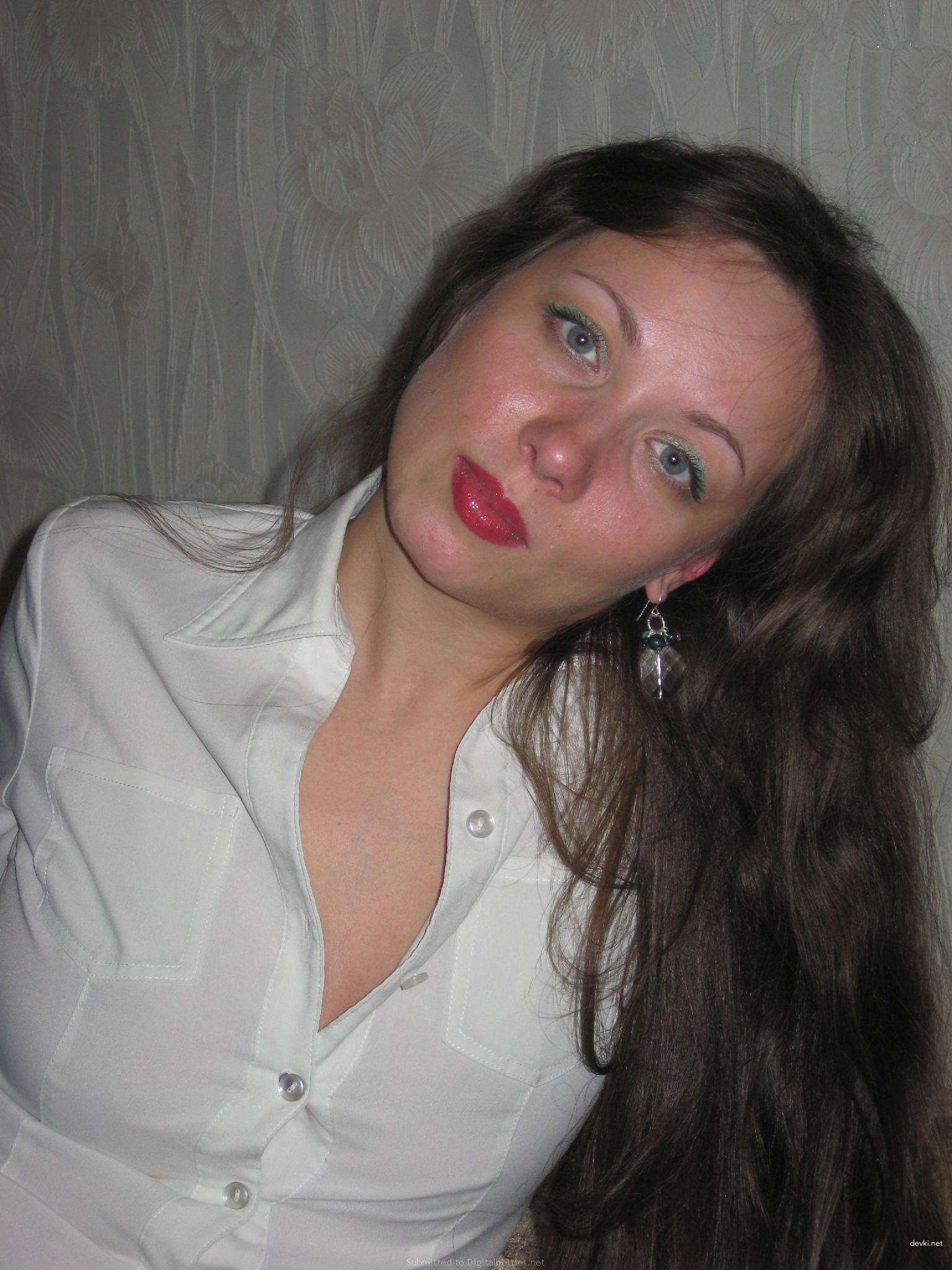 Russian Homemade Porn: Sexy Girl's Explicit Sex Tape
