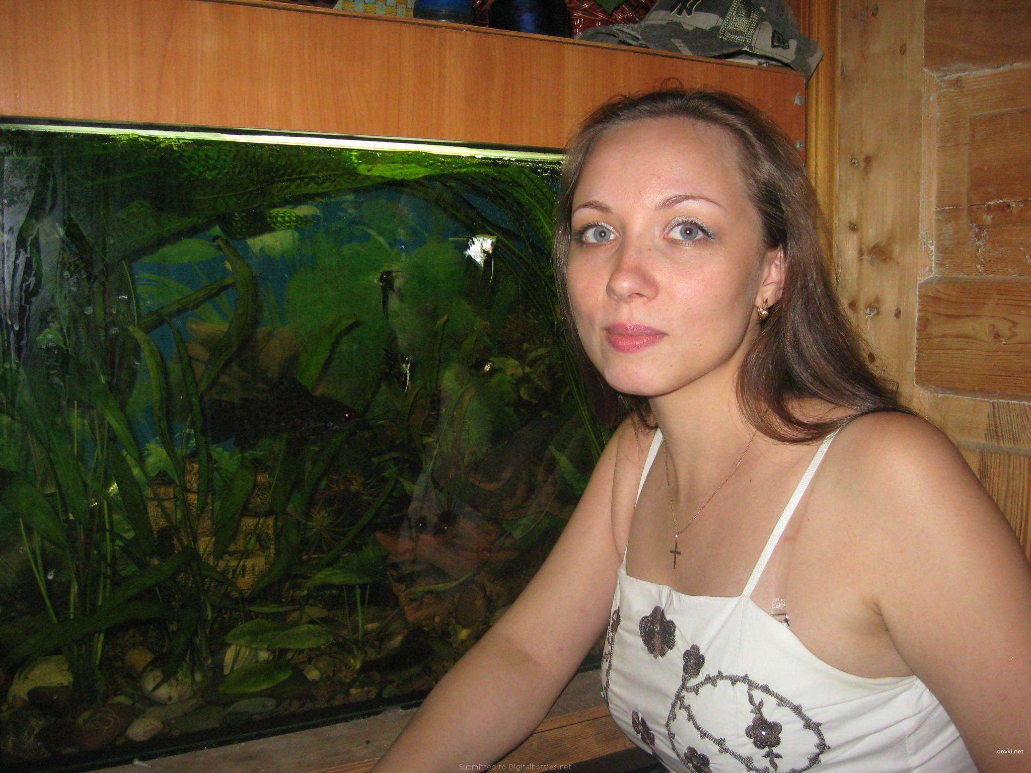 Russian Homemade Porn: Sexy Girl's Explicit Sex Tape