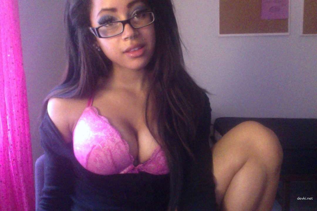 Latina Webcam Babe Exposes Her Sexy Body - Hot Solo Cam Show