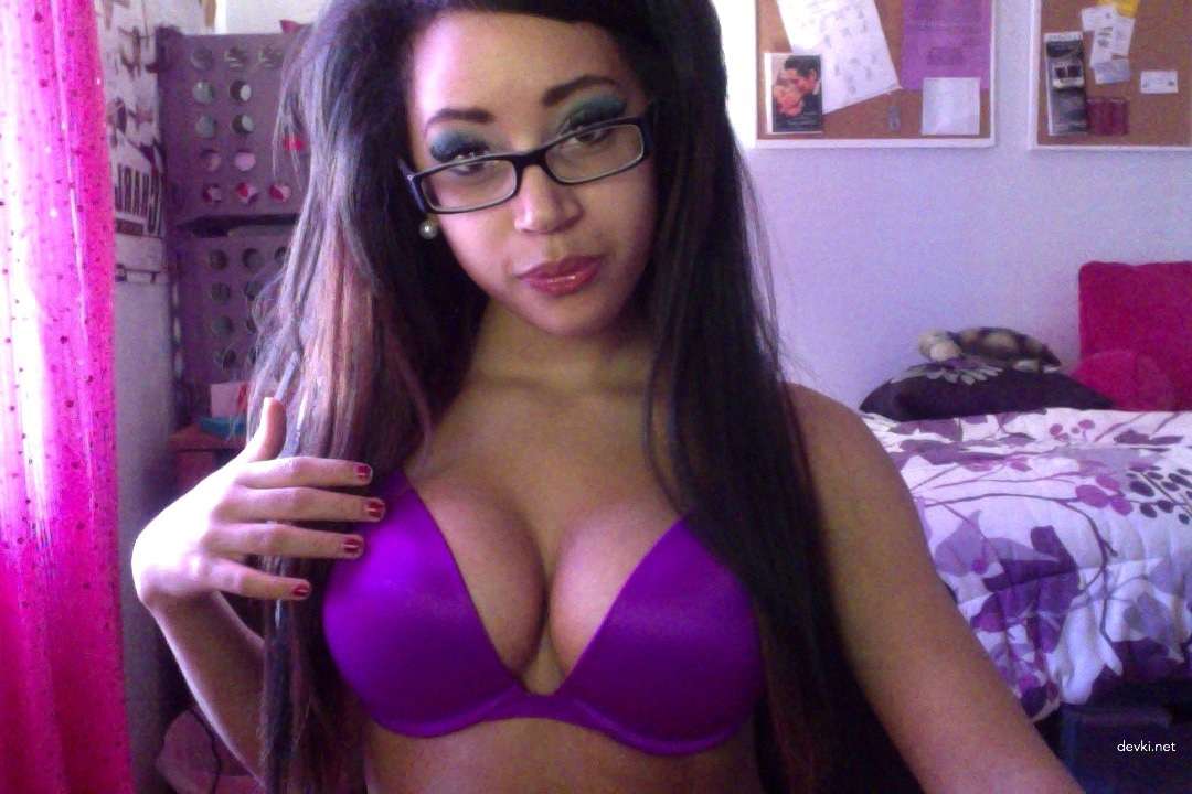 Latina Webcam Babe Exposes Her Sexy Body - Hot Solo Cam Show
