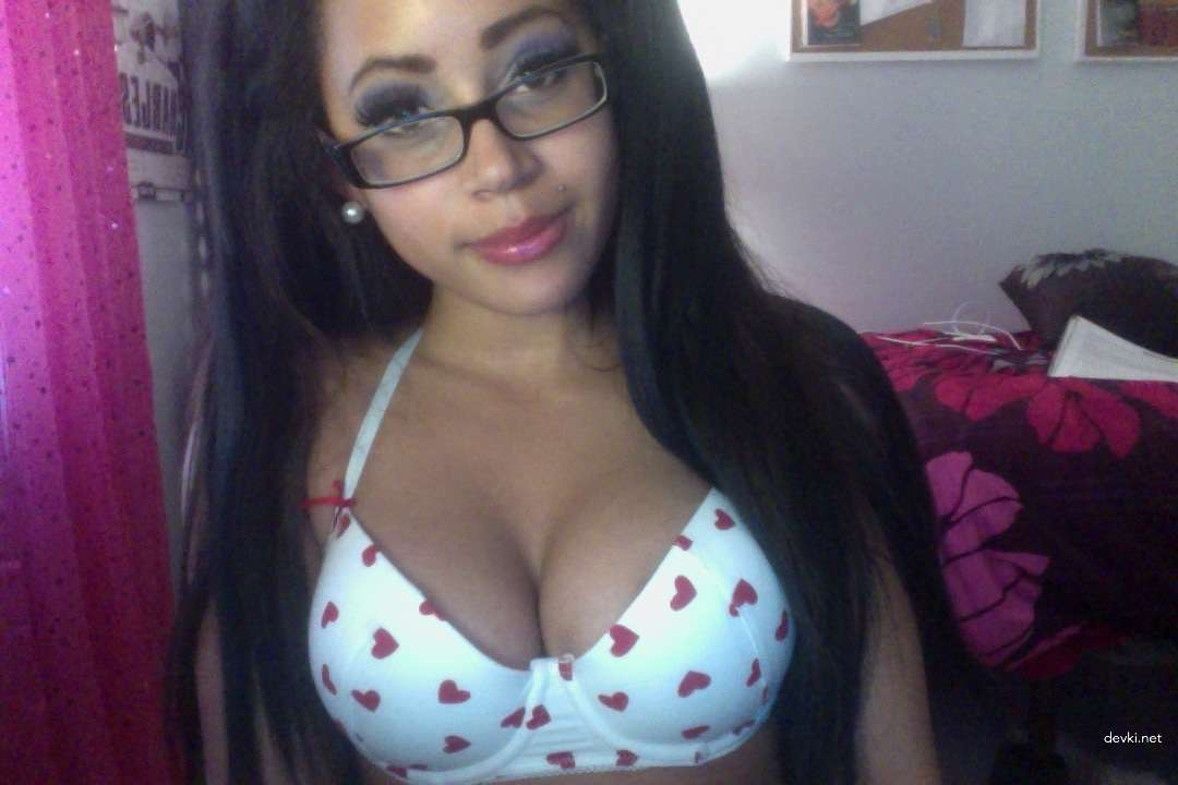 Latina Webcam Babe Exposes Her Sexy Body - Hot Solo Cam Show