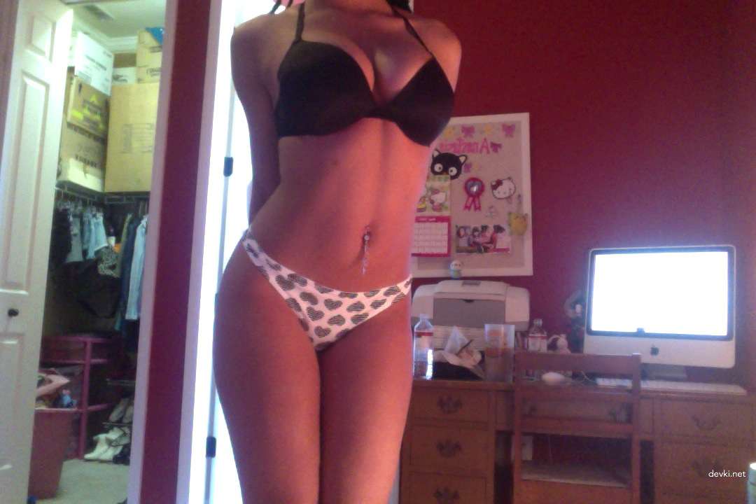 Latina Webcam Babe Exposes Her Sexy Body - Hot Solo Cam Show