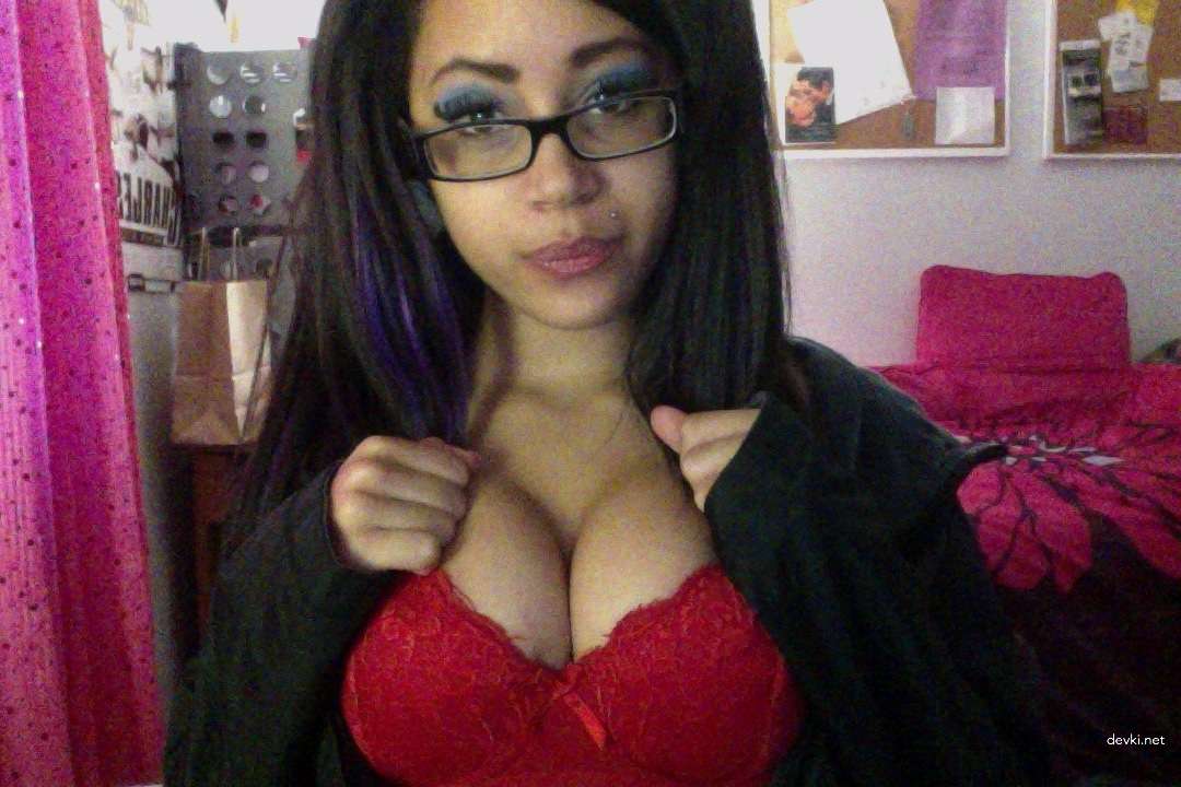 Latina Webcam Babe Exposes Her Sexy Body - Hot Solo Cam Show