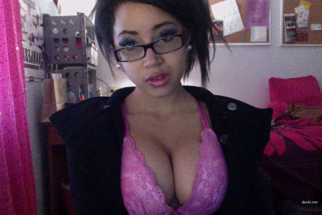 Latina Webcam Babe Exposes Her Sexy Body - Hot Solo Cam Show