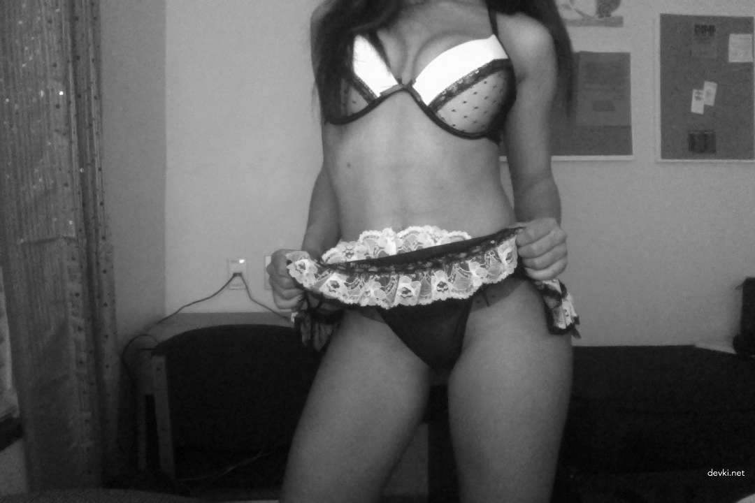 Latina Webcam Babe Exposes Her Sexy Body - Hot Solo Cam Show