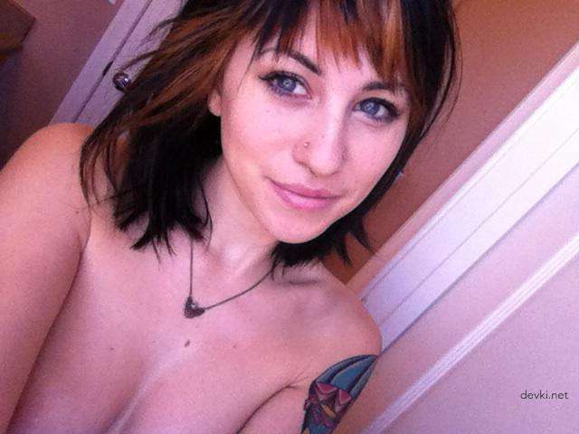 Explicit Selfie Collection: Hot Girls Show Off in Amateur Photos