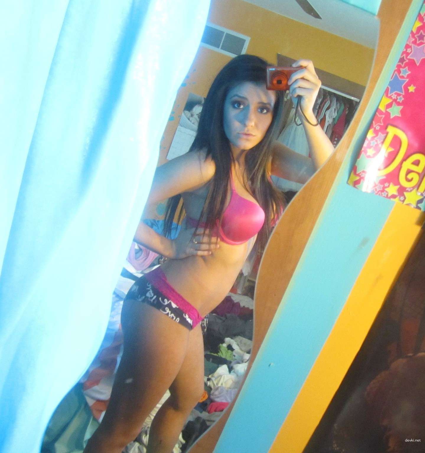Explicit Selfie Collection: Hot Girls Show Off in Amateur Photos