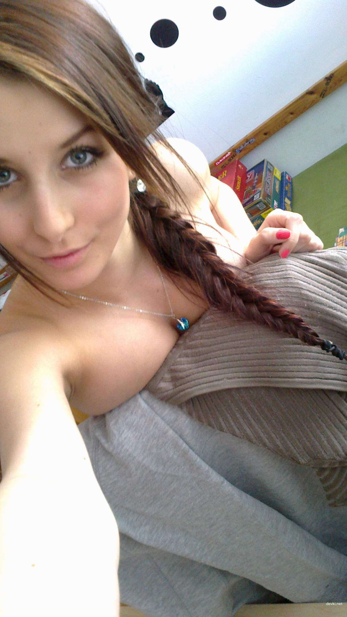 Explicit Selfie Collection: Hot Girls Show Off in Amateur Photos