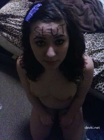 Naked Brunette Amateur Exposed (Part 1) - Explicit Nude Photos