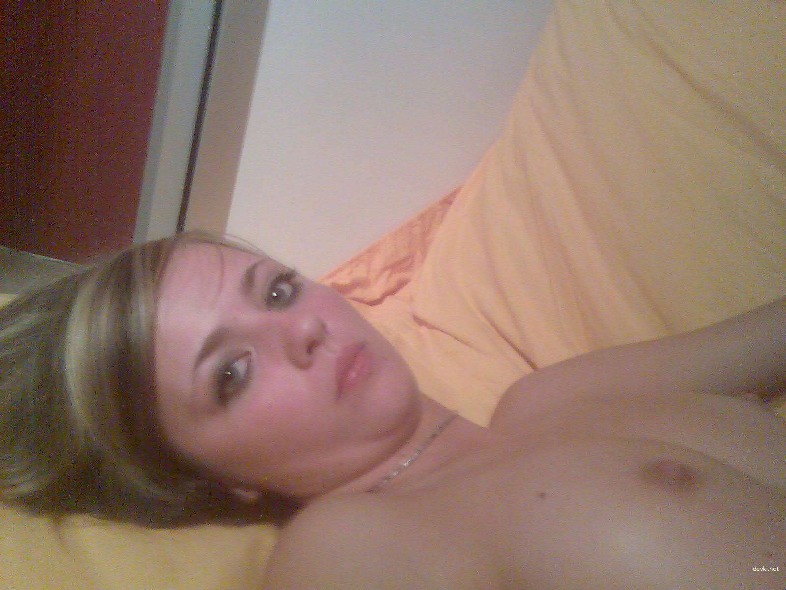 Naked Blonde Amateur Photos Part 4: Explicit and Bold!