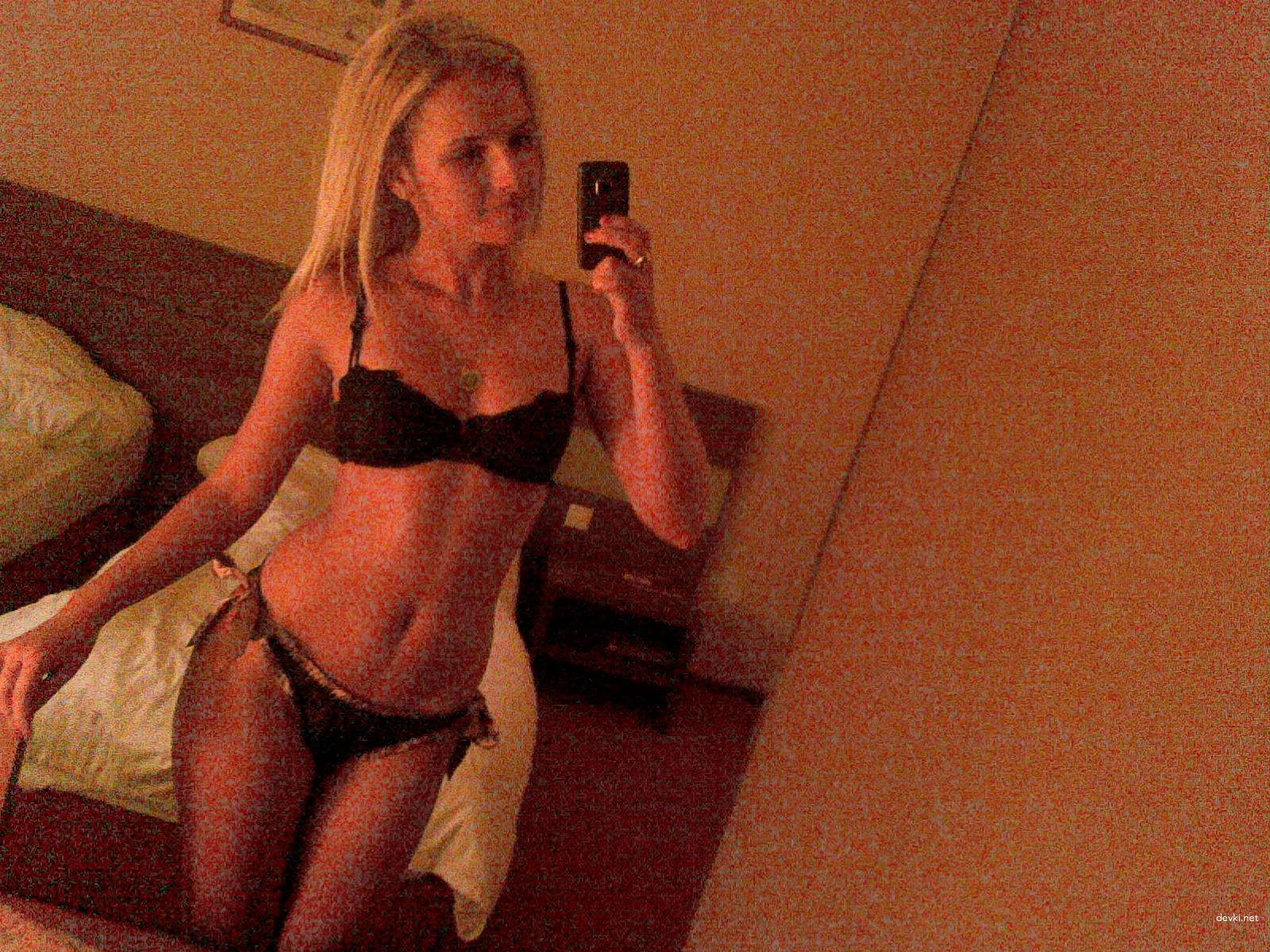 Explicit Nude Girls Collection: Amateur Photo Compilation