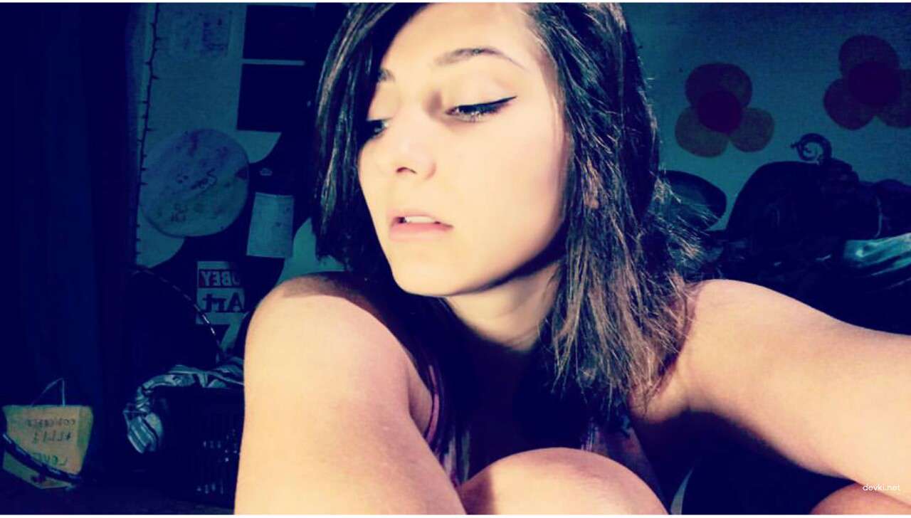 Seductive Naked Brunette Amateur - Explicit Nude Photo Shoot