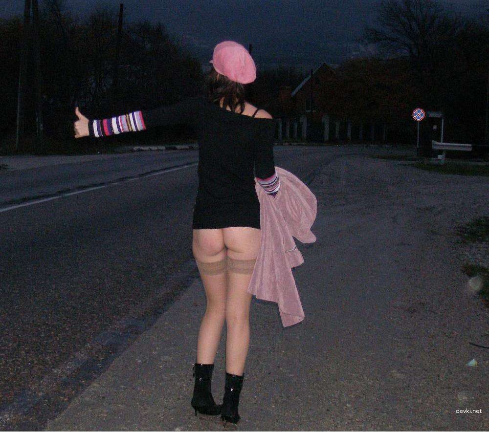Seductive Amateur Erotica of Slim Beauty: Explicit Nude Photos