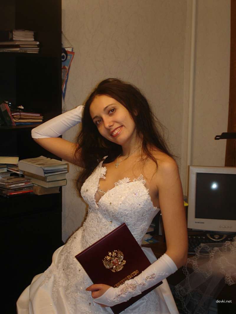 Explicit Bride and Bridesmaid Amateur Photos - Hot Lesbian Action