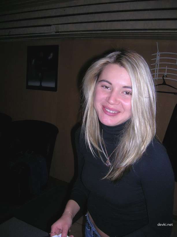Naked Girl Gets Drunk and Strips - Explicit Amateur Photo