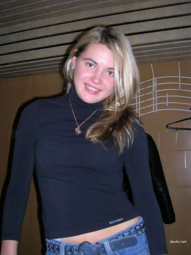 Naked Girl Gets Drunk and Strips - Explicit Amateur Photo
