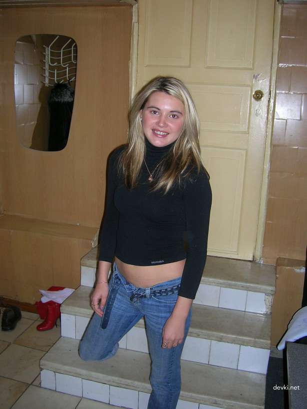 Naked Girl Gets Drunk and Strips - Explicit Amateur Photo