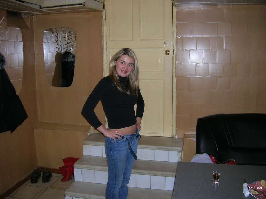 Naked Girl Gets Drunk and Strips - Explicit Amateur Photo