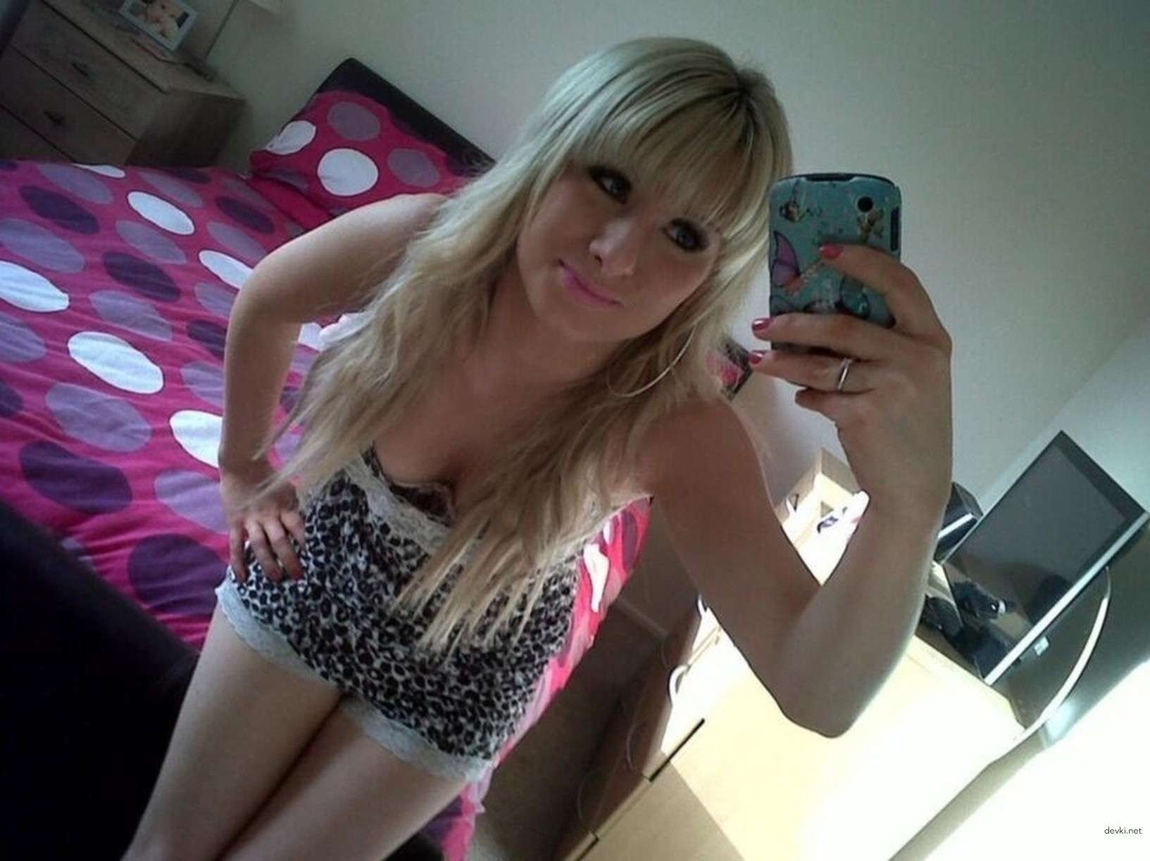 Explicit Nude Blonde Amateur Photo - Naked Blondie in the Buff