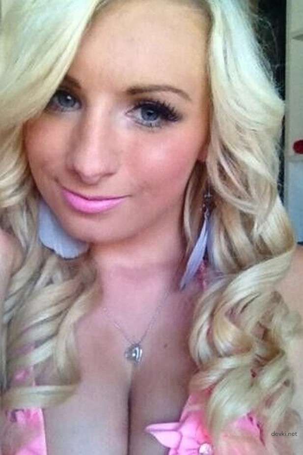 Explicit Nude Blonde Amateur Photo - Naked Blondie in the Buff