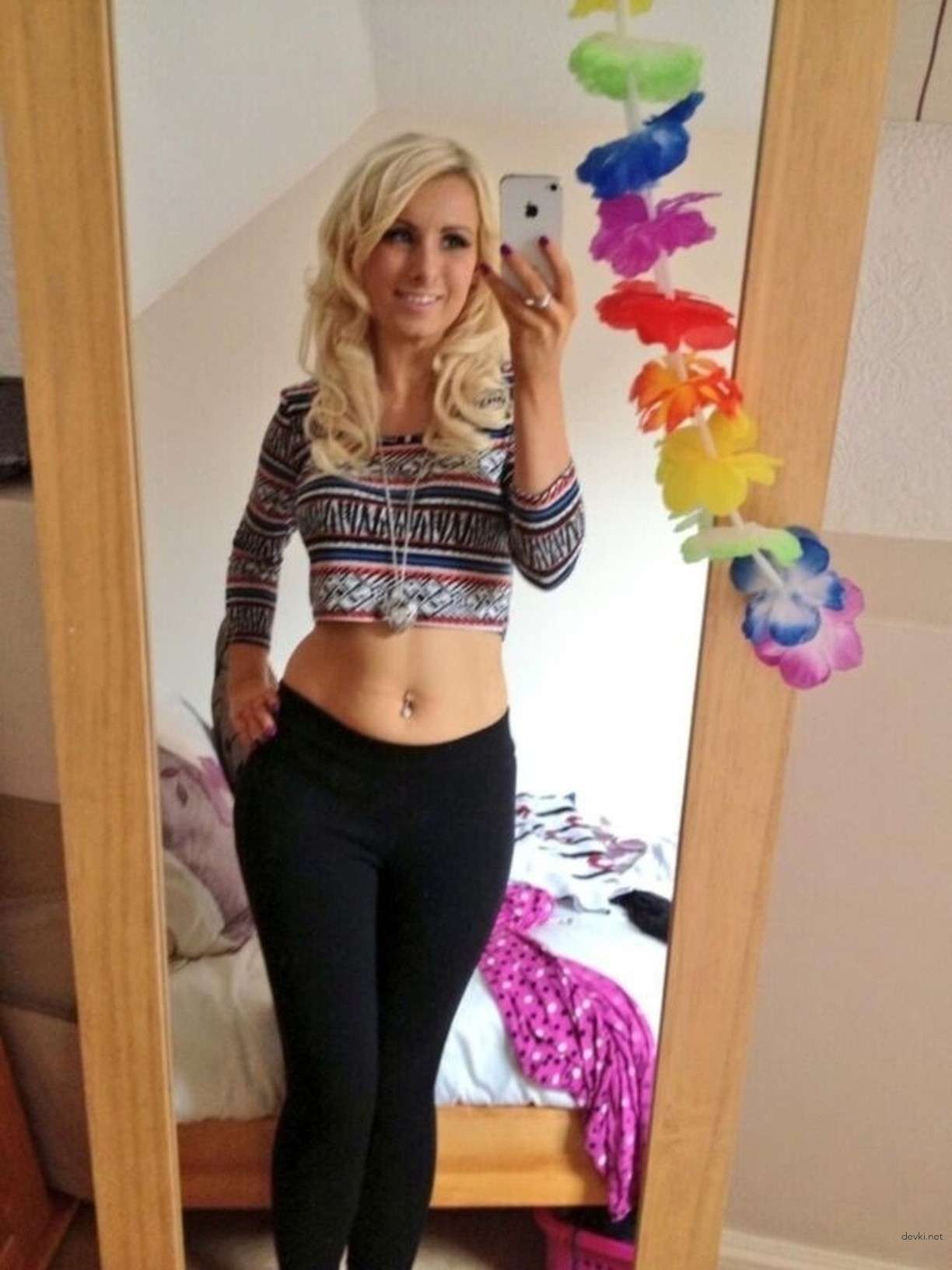 Explicit Nude Blonde Amateur Photo - Naked Blondie in the Buff