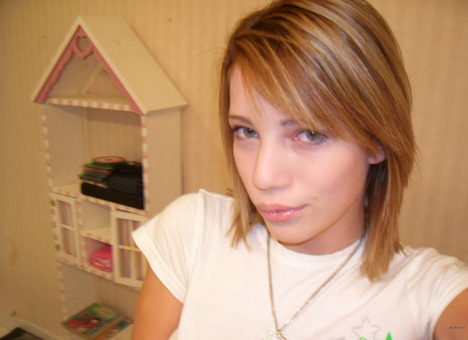 Explicit Nude Amateur Girl Photo: Naked Young Woman Exposed