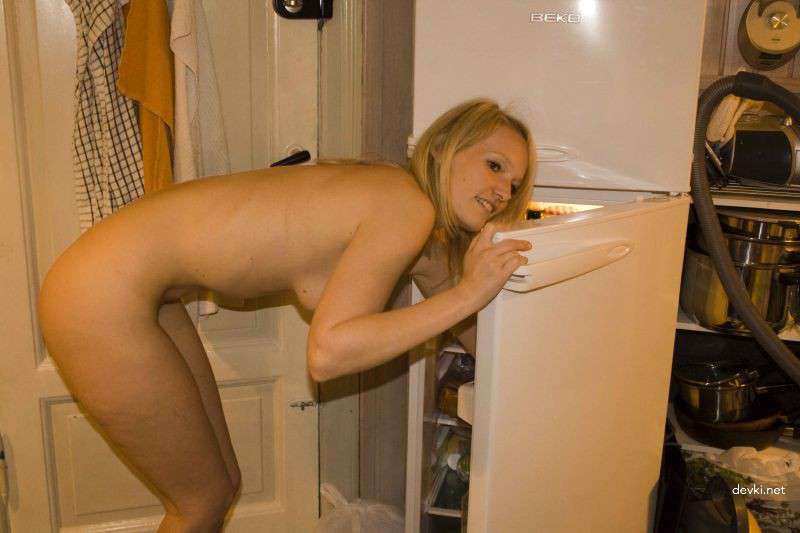 Blonde Amateur Photos 2009: Explicit Blonde Report with XXX Content