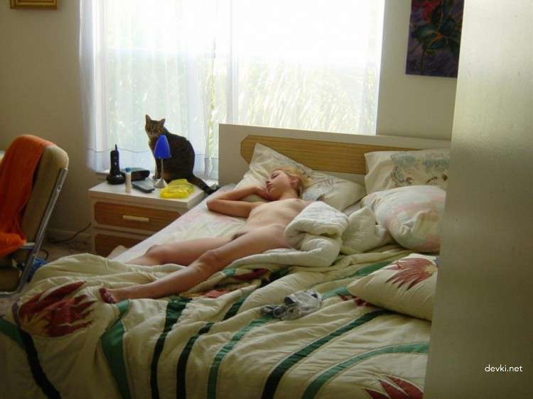 Amateur Babe Strips on Couch: Explicit Photo Shoot