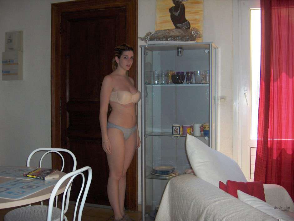 Amateur Woman's Erotic Photo Archive: Explicit Collection of Sensual Images