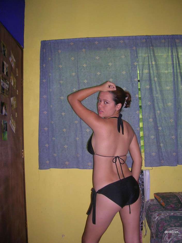 Amateur Busty Girl Photo: Bold and Explicit Curves Exposed