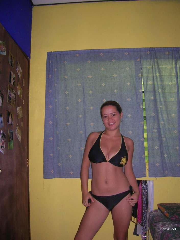 Amateur Busty Girl Photo: Bold and Explicit Curves Exposed