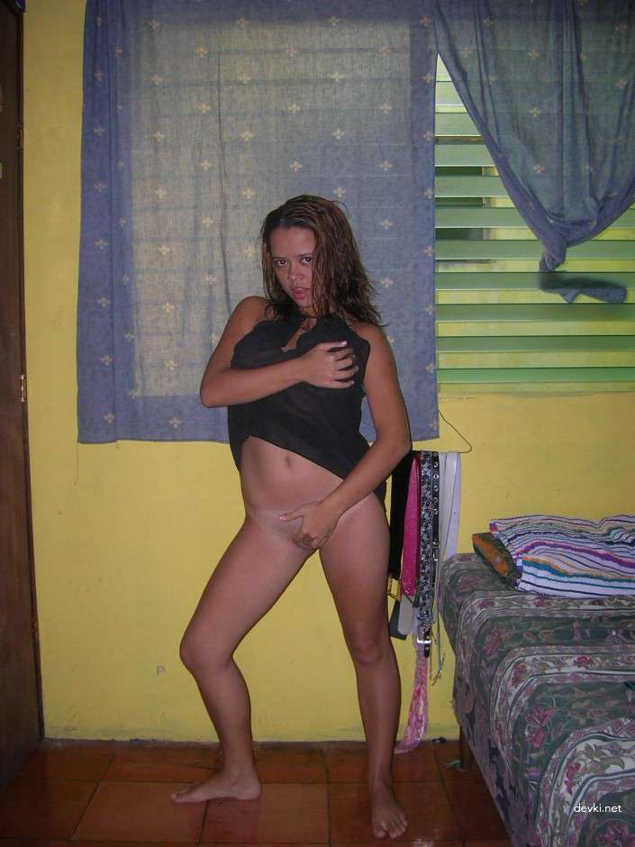 Amateur Busty Girl Photo: Bold and Explicit Curves Exposed