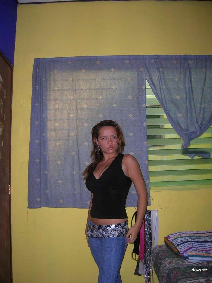 Amateur Busty Girl Photo: Bold and Explicit Curves Exposed