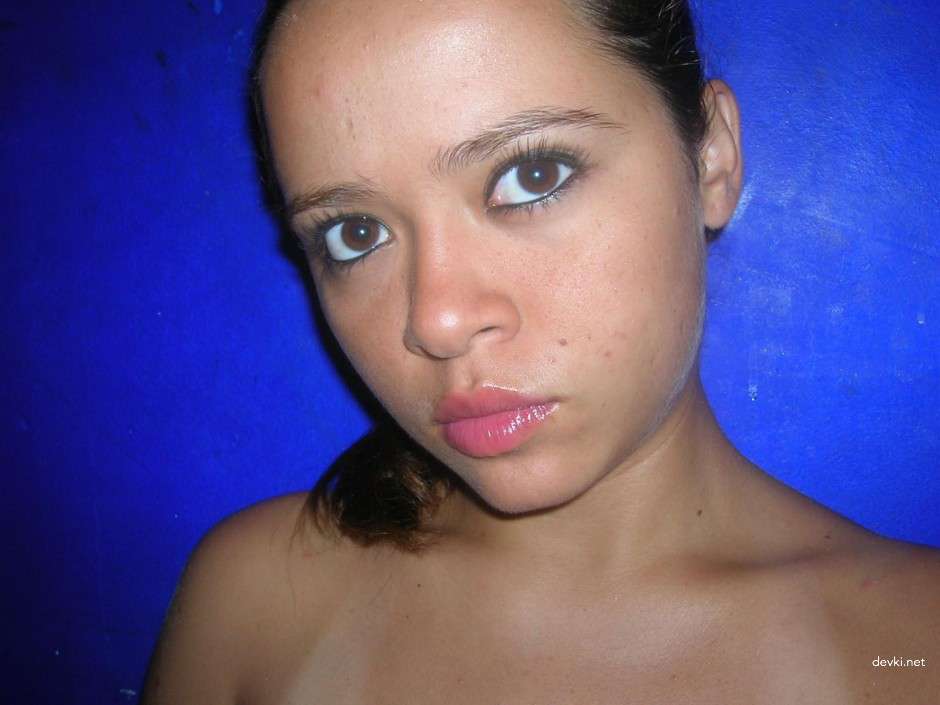 Amateur Busty Girl Photo: Bold and Explicit Curves Exposed