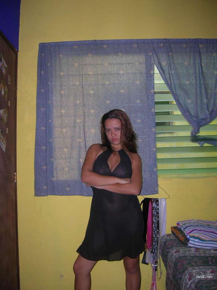 Amateur Busty Girl Photo: Bold and Explicit Curves Exposed