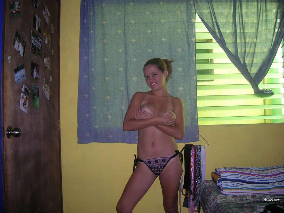 Amateur Busty Girl Photo: Bold and Explicit Curves Exposed