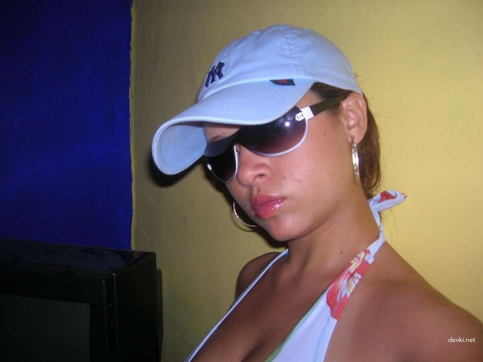 Amateur Busty Girl Photo: Bold and Explicit Curves Exposed